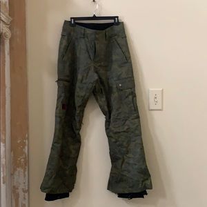 Men’s DC snowboard pant size S